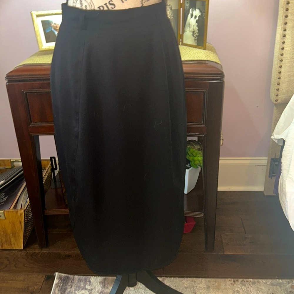 Mondi- made in Germany size 38 midi skirt.